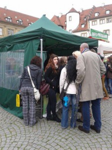 297117_10201146577697019_1997870629_n